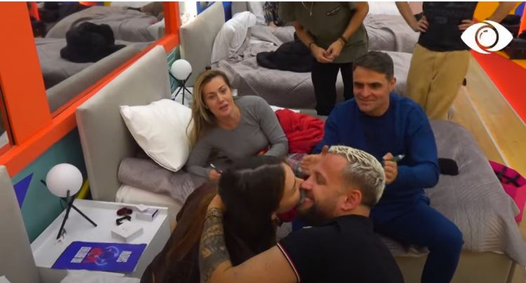 VIDEO/ A ndodhi puthja e parë midis Luizit dhe Kiarës?