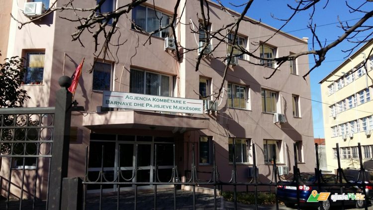 U merrnin para farmacistëve, kapet punonjësi i Agjencisë së Barnave