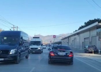 Aksident në Elbasan-Librazhd, shoferi i dehur merr përpara 3 makina