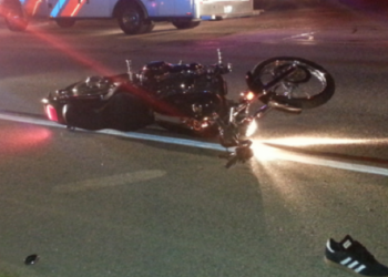 Makina përplas motomjetin në Fushë-Krujë, plagoset një grua