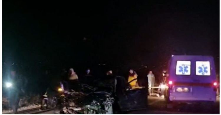 Dalin fotot nga aksidenti me 2 të vdekur në Rrugën e Arbrit