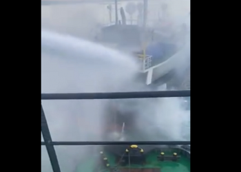 Betejë me flakët! Shuhet zjarri në anijen e Portit në Durrës