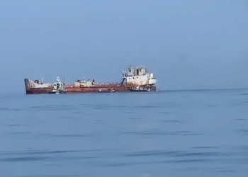 Mbeti në mes të detit, shpëtohet anija me tre persona në bord