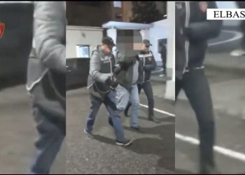 VIDEO/ I mori 12 milionë një gruaje, arrestohet elbasanlliu