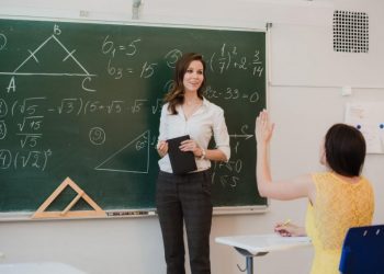 Nisin protestat e mësuesve në Europë, në Shqipëri heshtin