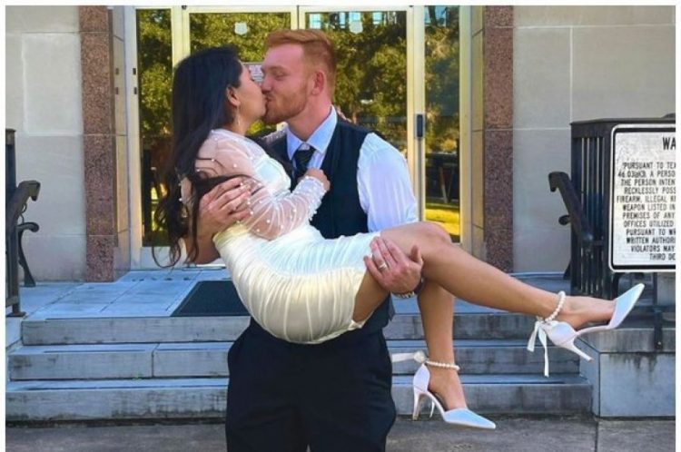 Tragjike/ 4 muaj pas martese, burri i pret kokën gruas