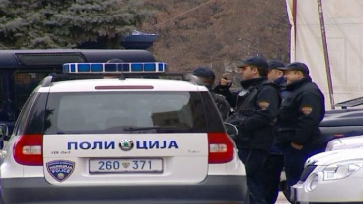 Rrëmbehet i burgosuri në Maqedoninë e Veriut, plagoset një polic