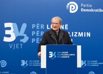 Berisha: Zyrtarët e Ramës mbushin dyshekët me taksat e shqiptarëve