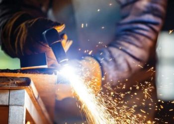 Robotë dhe rritje pagash, bizneset zgjidhje për fuqinë punëtore