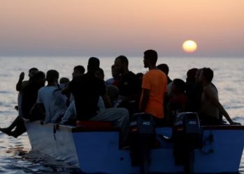 “Provova 6 herë gomonen”, kalvari i të riut kuksian për në Britani