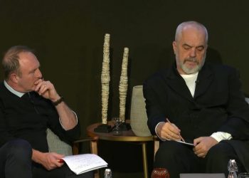 Sulmet kibernetike, gazetari britanik vë Ramën në siklet