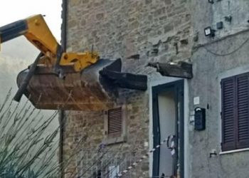 I sulmoi banesën me buldozer, fqinji vret 57-vjeçarin shqiptar