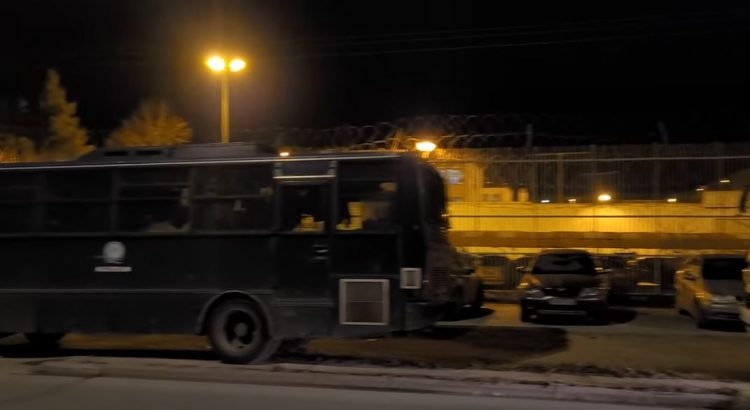 Trazira në burgjet greke, të dënuarit refuzojnë të futen në qeli