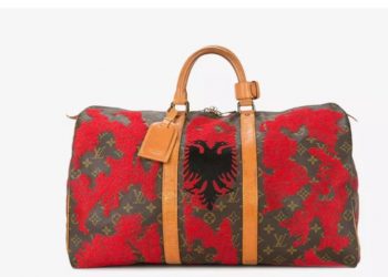 FOTO/ Rama mashtroi? Çanta Louis Vuitton ka dhe me flamuj të tjerë