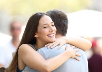 Cila është fuqia magjike e një përqafimi?