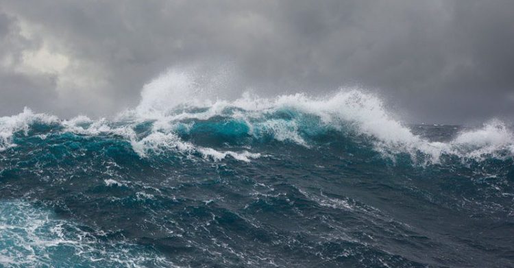 Përkeqësimi i motit, ndalohet lundrimi i disa mjeteve detare