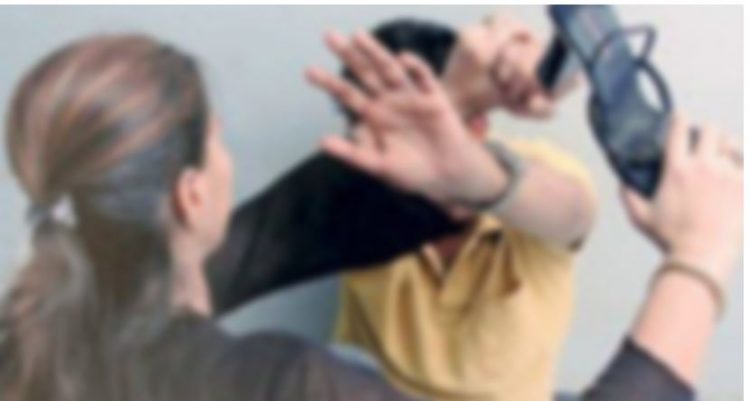 “Më rreh dhe më kafshon”, burri denoncon gruan për dhunë