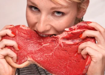 Ja çfarë i ndodh trupit tuaj nëse hani vetëm mish