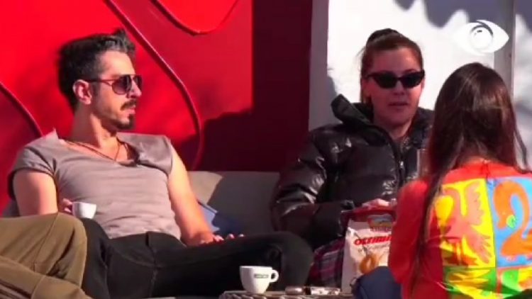 Olta habit banorët: Efi është shtatzënë