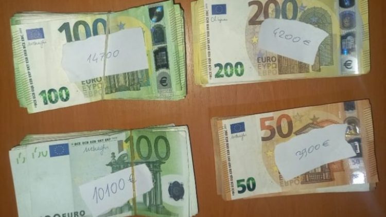 Kosovë/ 33 mijë euro në makinë, kapen dy persona