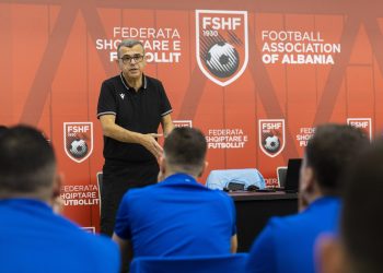 Seminari me arbitrat, instruktori i UEFA: Jam i impresionuar…