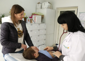 Virusi që po godet fëmijët, izolohet rasti i parë me RSV