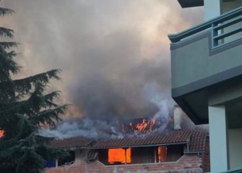 Digjet banesa në Himarë, ndërpritet energjia elektrike