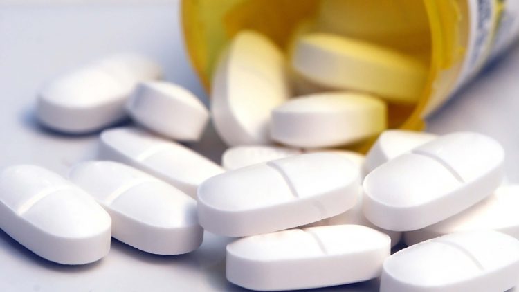 I thyeni pilulat në gjysmë? Ja pse është e rrezikshme 