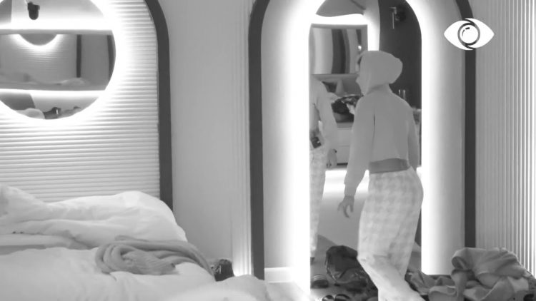 “Nuk ia vlen ky”/ Kejvina i futet Kristit në krevat, por ai…