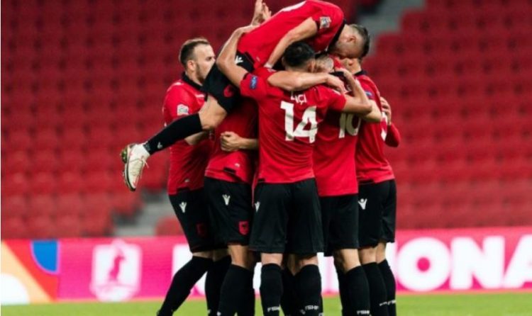 Ekipet spanjolle hedhin sytë drejt kuqezinjve