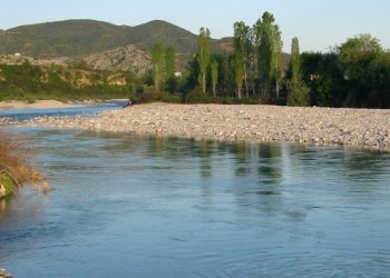 E rëndë në Shkodër, 32-vjeçarja hedh foshnjën në lumin Kir