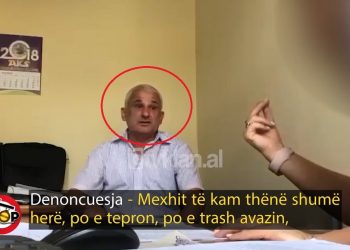 (VIDEO) Zyrtari i Tatimeve i fut duart koleges: Ta prek içik…