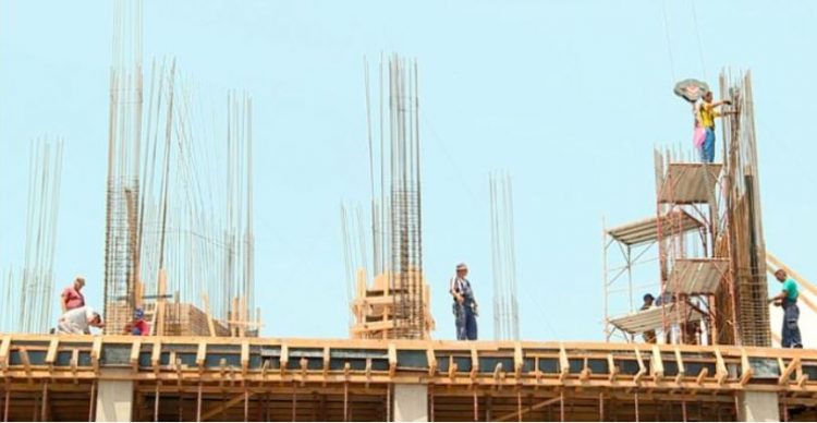 Ndërtuesit në Vlorë: Jemi në krizë, nuk ka punëtorë