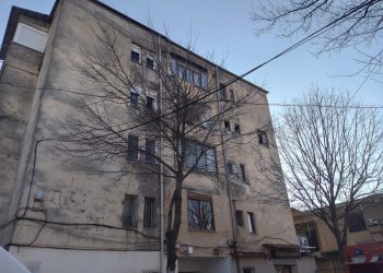 Shpërthen bombola e gazit në një pallat në Korçë