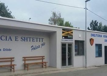 Zarfi plot me barut/ Kapet 24-vjeçari, kërcënoi pronarin e banesës