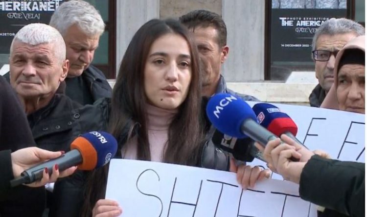 Banorët e Bërxullës para Kryeministrisë: Po na vrasin jetën