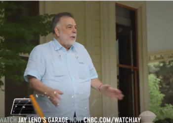 “Mëngjesi”/ Regjisori i “Kumbarit” përshëndet shqip