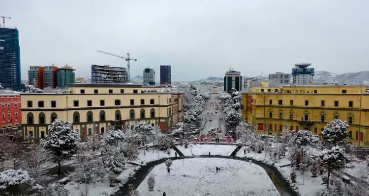 Reshje bore në Tiranë? Ja si parashikohet moti në shkurt