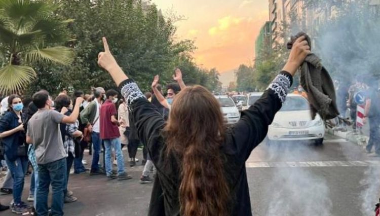 Mbi 500 persona të vdekur në protestat në Iran