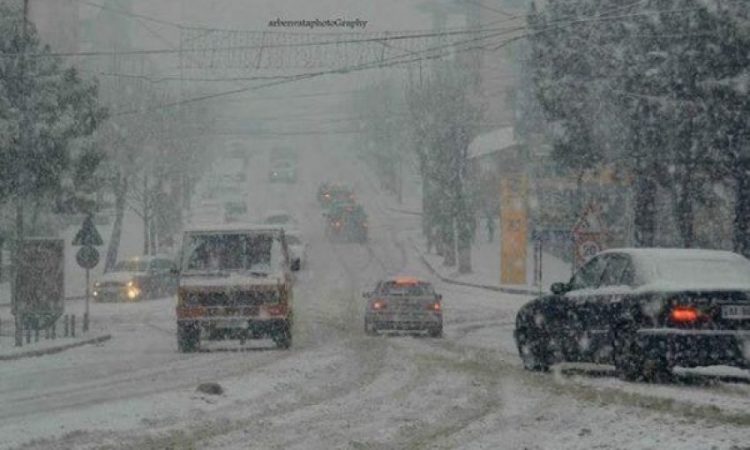Probleme me energjinë në Kukës, ja situata e rrugëve