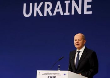 Scholz: Nuk do të dërgojmë avionë në Ukrainë