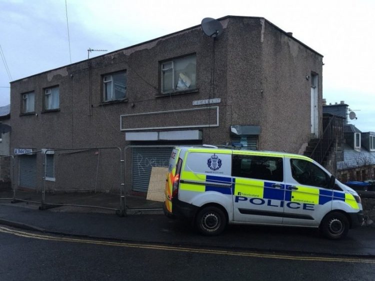 Arrestohet shqiptari, policia e kap brenda fermës së kanabisit