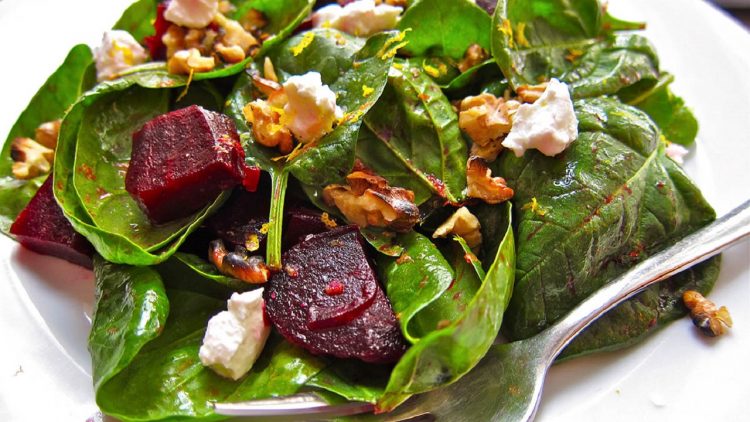 Azma luftohet edhe në tavolinë, ushqimet që duhet të konsumoni