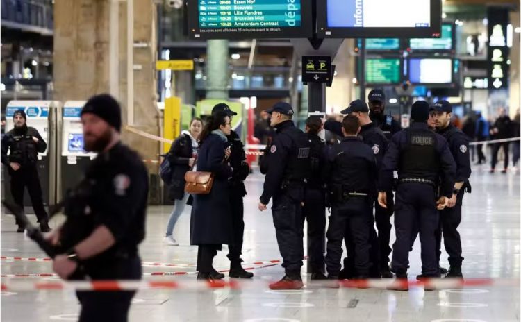 Sulm me thikë në një stacion treni, plagosen disa persona