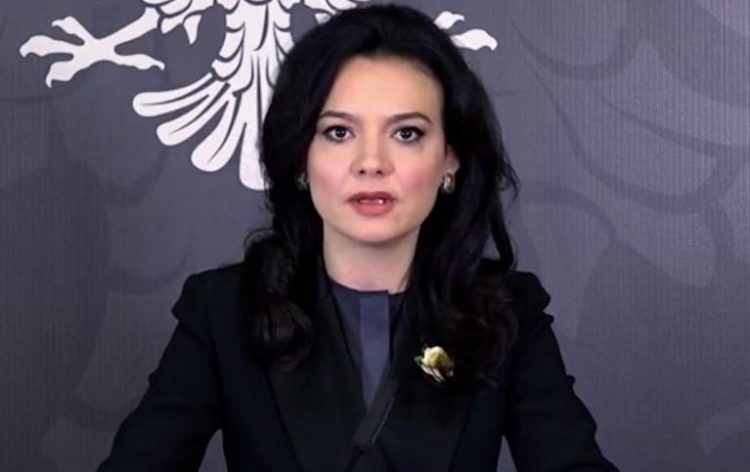 12 vite nga 21 janari, Spiropali: Krim shtetëror