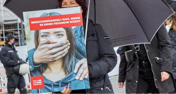 OKB ngre alarmin: Trafikimi i qenieve njerëzore në rritje