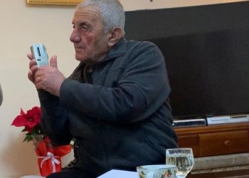 FOTO – Babai i Aleks Nikës dëgjon urdhërin për vrasjen e të birit