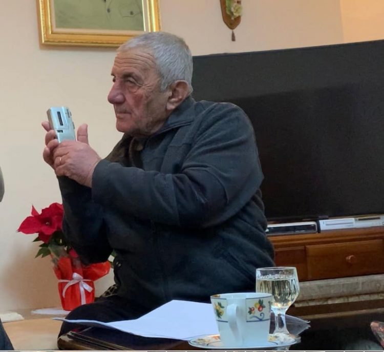 FOTO – Babai i Aleks Nikës dëgjon urdhërin për vrasjen e të birit