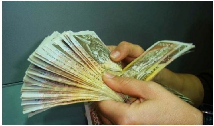 Këmbimi valutor 17 janar, sa blihen e shiten dollari dhe euro