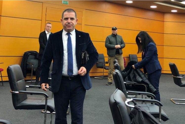 Mblidhet KLP, i jep mandat drejtuesi tre vjeçar Kledi Llahos